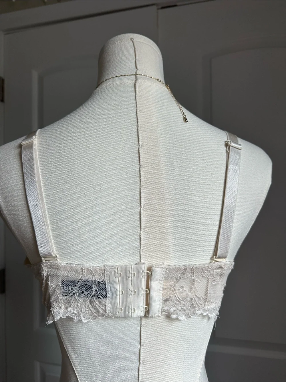 Lace Underwire Bra Bundle in Pink & White - Picture 4 of 9